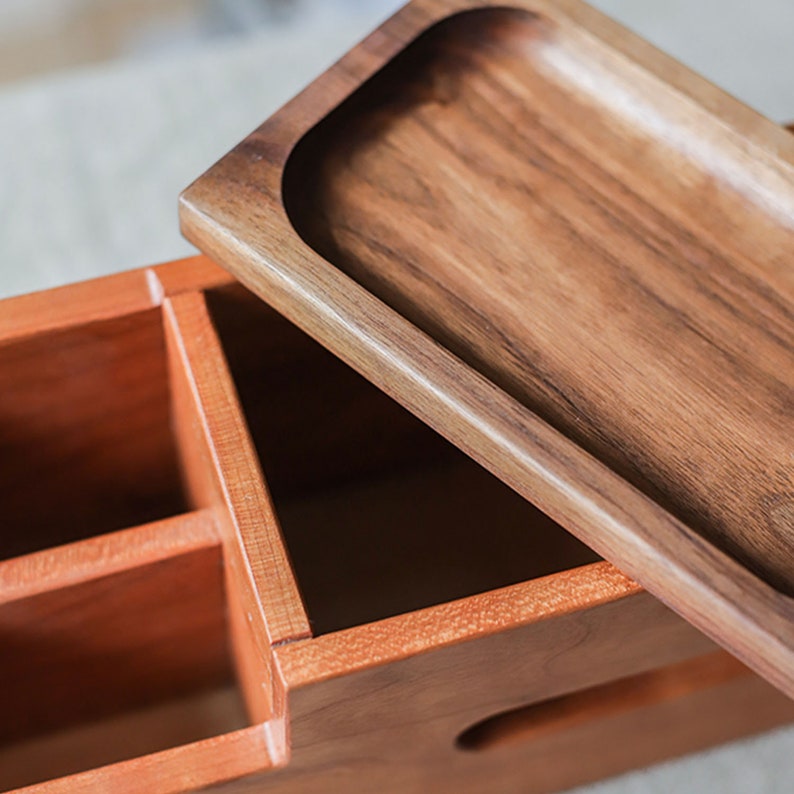 Tissue Spoon Holder In Lavish Pure Wooden