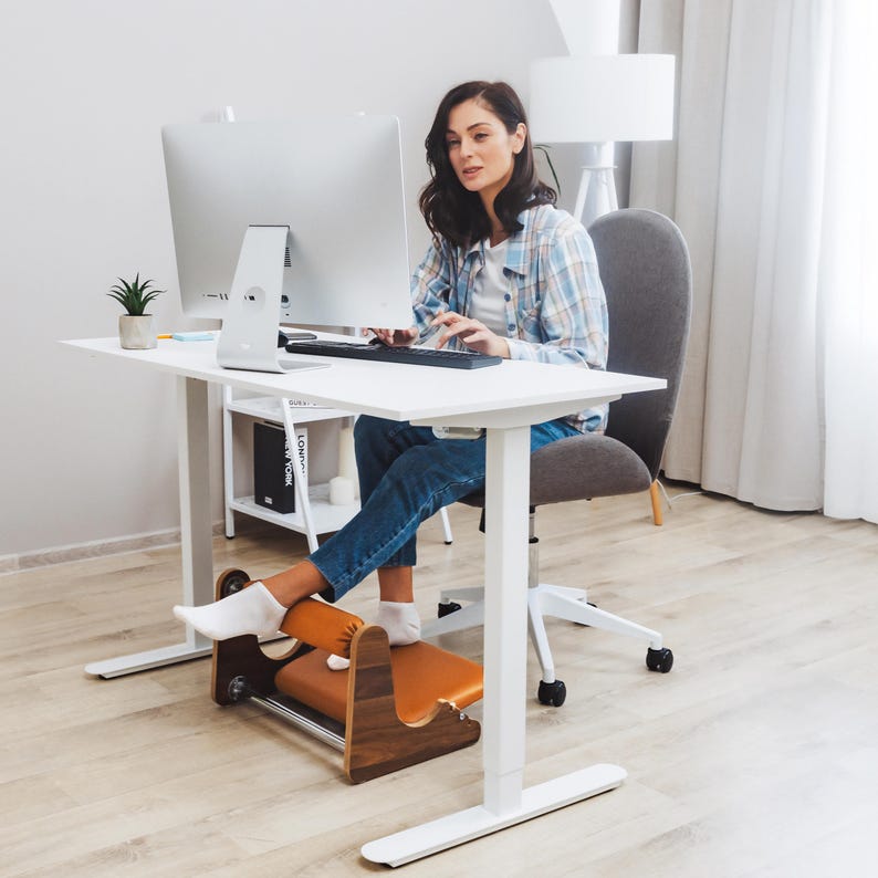 Adjustable Ergonomic Under Desk Footrest for Office & Home